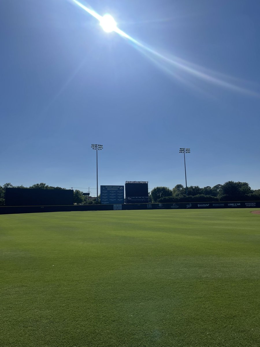 Day 1 of fall ball workouts in the books, (since it rained yesterday of course) Mother Nature was briefly kind to us 😅