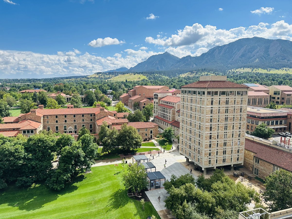 CUBoulderPhys's tweet photo. Scenes from Duane Physics on the first day of classes. Welcome back, Buffs! 📚⚛️ #PhysicsBuffs #cuboulder https://t.co/DBJHr8Um5T