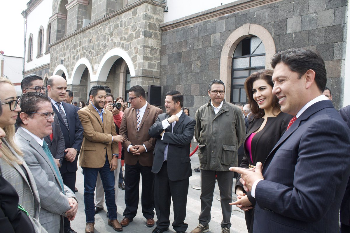 JaimeRebolloH's tweet photo. En presencia de la secretaria del Trabajo, @MaribelGE10, asistí a la Guardia Solemne de Honor Conmemorativa por el XCVI Aniversario del Nacimiento del Prof. Carlos Hank González, Exgobernador del #Edoméx, en Santiago Tianguistenco. https://t.co/skmFAeKvmz