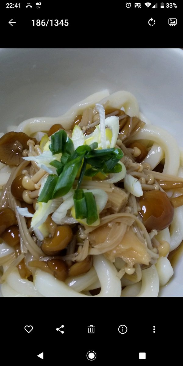 おはようございます☀
武蔵野うどんあっとんです☺
毎日暑いですね🙄
8/29本日の日替わりうどんセットは
●きのこの冷やしおろし
●リクエストありがとうございます
生姜たっぷり
もつ煮&amp;白めしです。
明日の水曜日はお休みです。
今日もよろしくお願い致します☺️🤗
