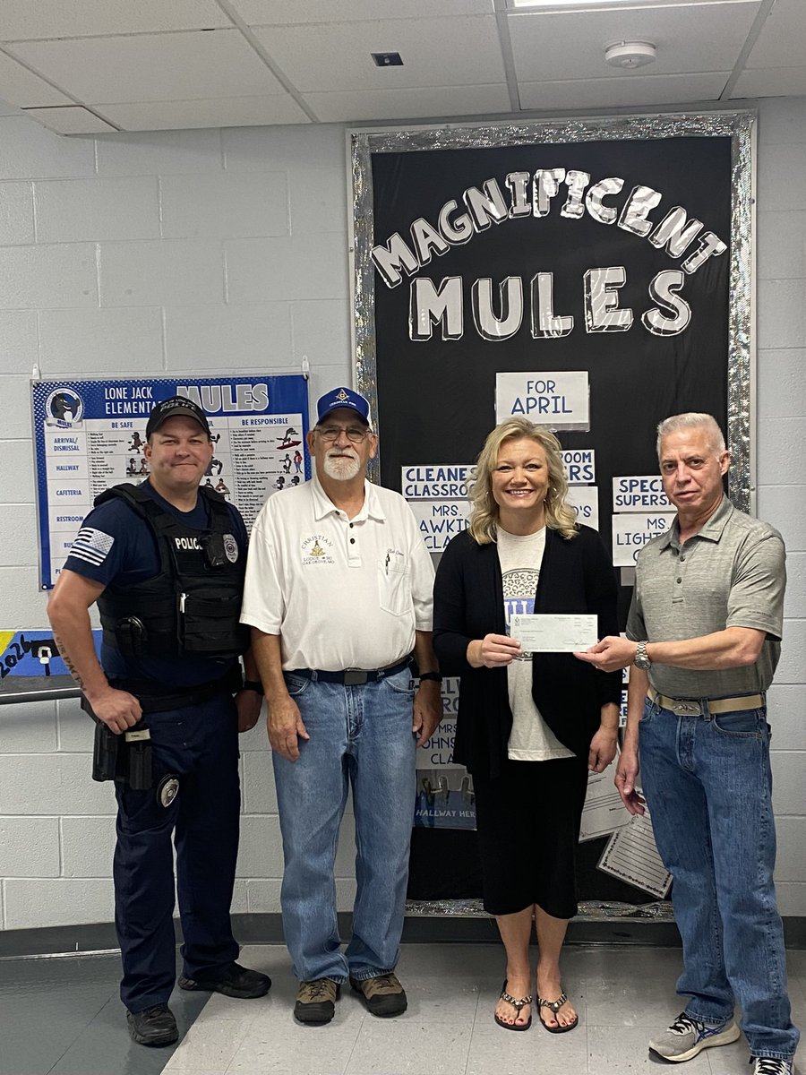 LJC6Butler's tweet photo. Bob Cowan, Mark Creswell, &amp; SRO Kerr delivered a check to LJE.  Christian Lodge #392 in Oak Grove gave a donation for $3,000 to lunch balances &amp; Mule Packs.  The local chapter gave $1,500 &amp; matched by regional chapter. LJC6 appreciates their partnership!  
#LJCommUnity #AllOfUs💙 https://t.co/SbKzcfCKFK