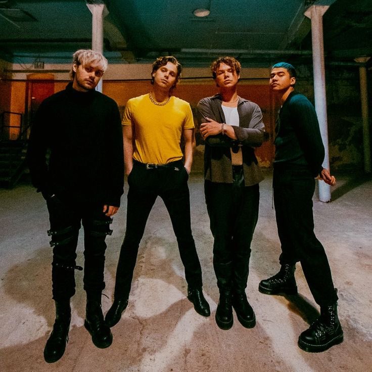 RUNL1KEHELL's tweet photo. 5SOS as CALM Lyrics — a 🧵 https://t.co/i7RAMfKVBt