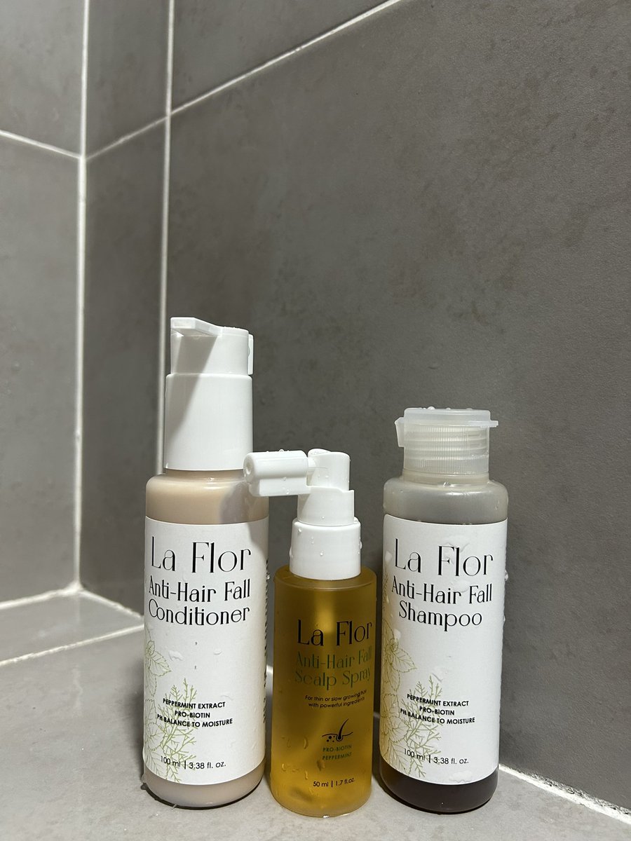 Nurintashaa's tweet image. Tweet ni khas untuk siapa yang rambut selalu gugur and kepala gatal gatal.

Please use this anti-hair fall hair care set. Best gilaaa 😭

Kalau korang perasan i selalu cakap pasal this brand. It’s a local brand but formulated in Aussie. Worth it to try!