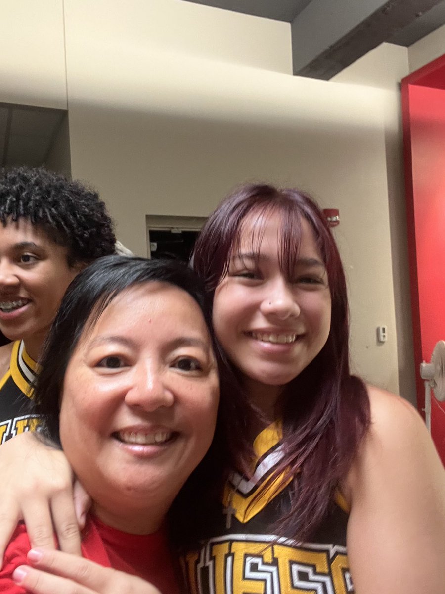 My heart was twice filled by these Huynhers I had in 3rd grade! Now they are doing great things at Southeast! Thanks for coming to cheer on the AMAC staff! 💕