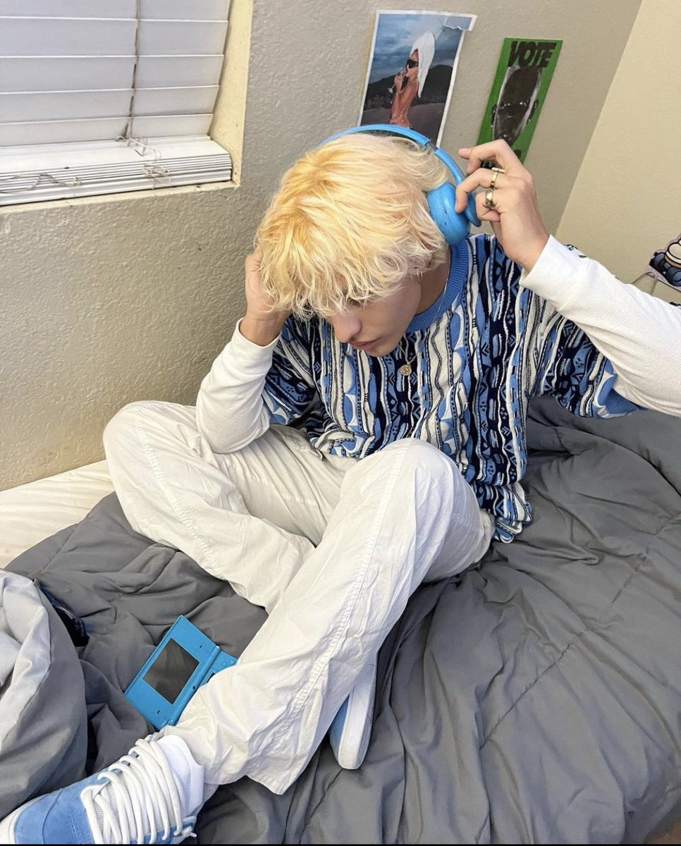 heyyyy who else is awake rn ? 🫧