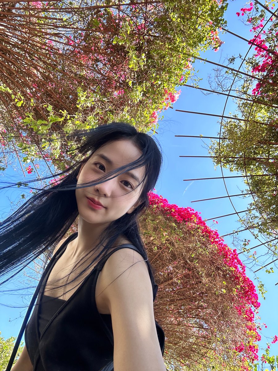 NEWSJISOO's tweet photo. #JISOO Weverse membership update. https://t.co/A2syMvWljJ