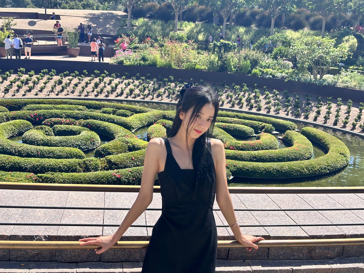 NEWSJISOO's tweet photo. #JISOO Weverse membership update. https://t.co/A2syMvWljJ