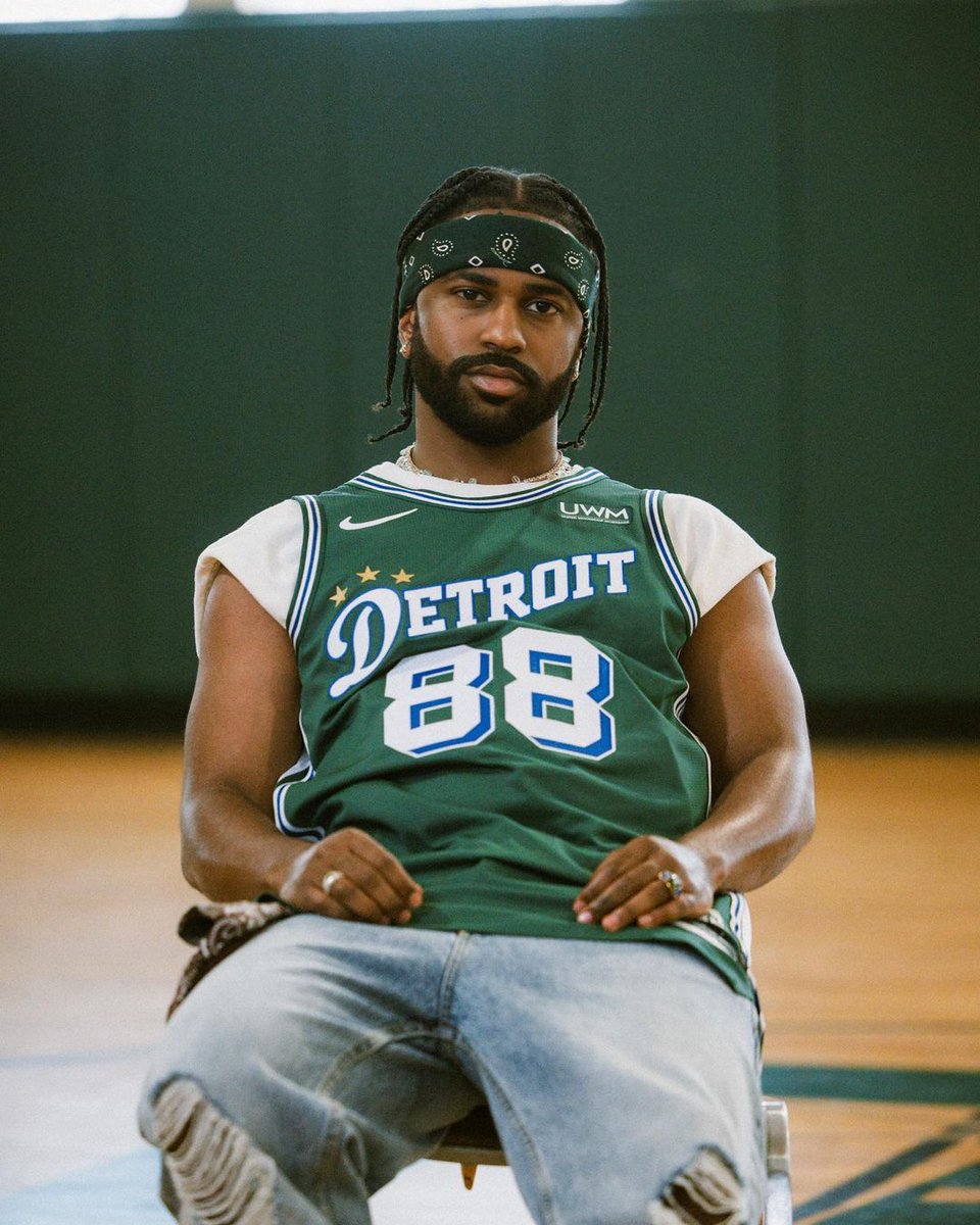 HipHopNMore's tweet image. . @BigSean earns his first Emmy for his role in Detroit Pistons campaign 🏆

hiphop-n-more.com/2023/08/big-se…
