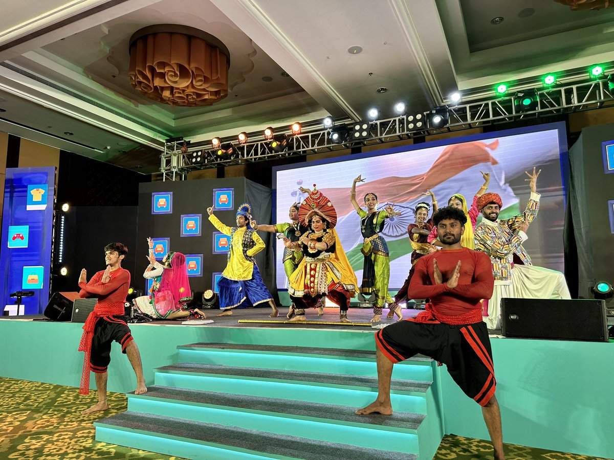 suadd's tweet photo. ひさしぶりインド🇮🇳
メルカリインドが1周年で50名を超え、専用オフィス開設。昼はプージャという儀式、夜はゲストを招いてダンスショー。最後はみんなでインドダンス笑

インド堪能 https://t.co/wY0ZcucFMb