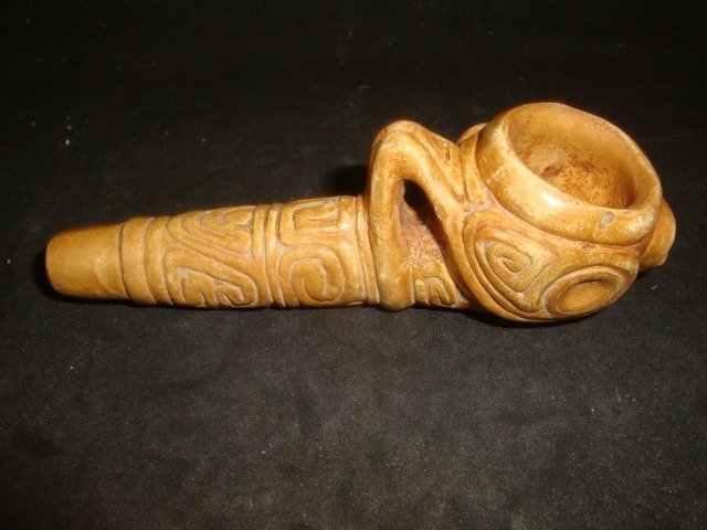 The ayahuasca decoction (B. caapi + P. viridis) is often claimed as the original/authentic/traditional way to ingest DMT "for 1000s of years":

1. Ayahuasca is likely <500 years old.
2. Smoking of A. colubrina (cohoba) seeds goes back >4,000 years.

Smoking DMT came first.