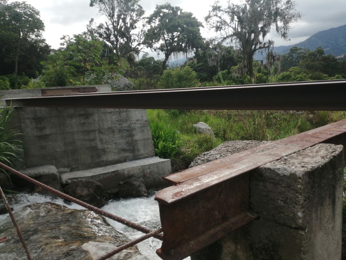 MeridaPropone's tweet photo. #28Agos - Vecinos del Sector Rincón Alto de San Jacinto, Parroquia Jacinto, Plaza del municipio #Libertador esperan sea habilitado el puente que los comunica con los demás sectores de la parroquia. Lamentablemente, son 4 años en esta situación.
#Merida #LaGentePropone https://t.co/zZHYBfrXr1