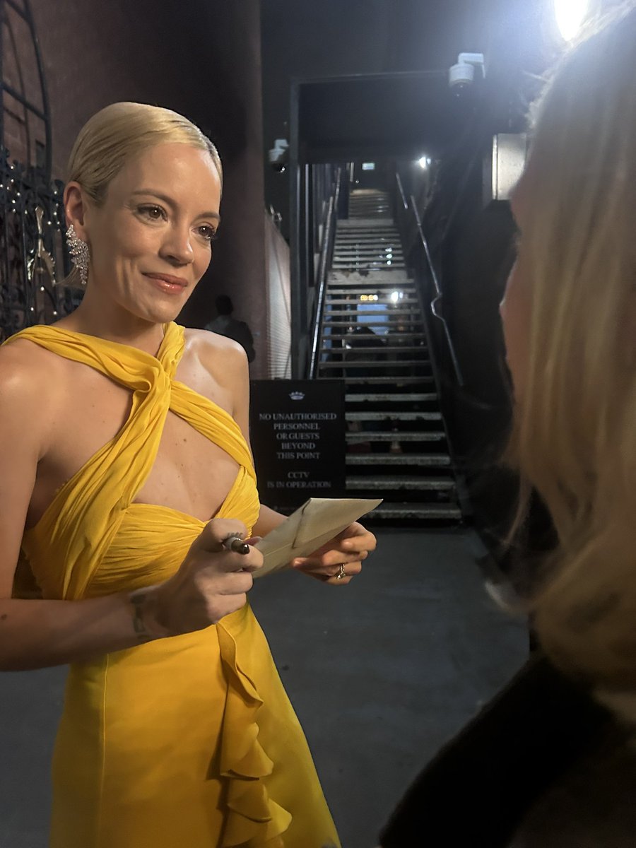 TaliDjackson's tweet photo. found out hero is performing in LDN. She slayed the house down @estreetprods #Pillowman. My heart is now full. I can’t wipe the SMILE off my face!!🥹right before I turn 22 as well - I have officially peaked. Thanku @lilyallen I really reallly love you forever https://t.co/poXtTNgY85