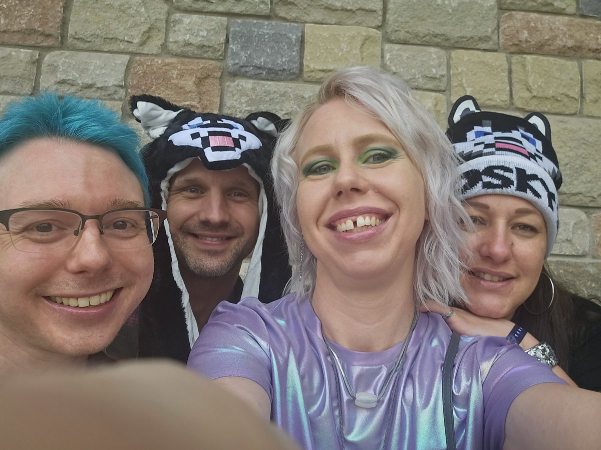 M00NflyArts's tweet image. Miss you guys already 😢 #FunCity