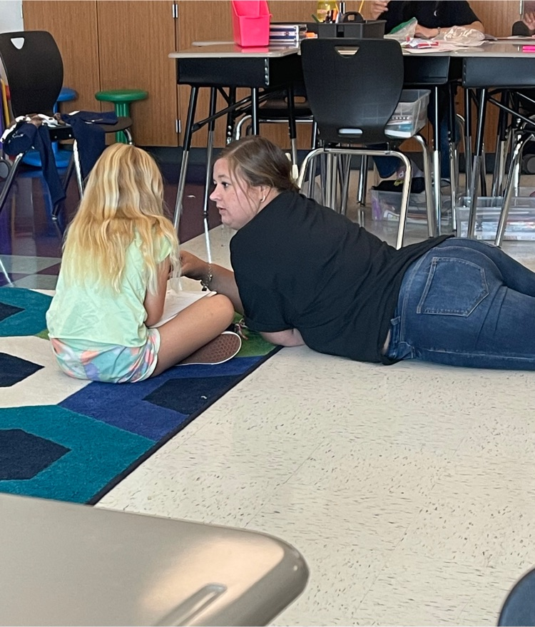 NicholsMock's tweet photo. Ms. Griggs takes "getting on the kids' level" to heart 💜 #WeHaveTheBestTeachers #GreatKidsToo https://t.co/QC2n2yK7qw