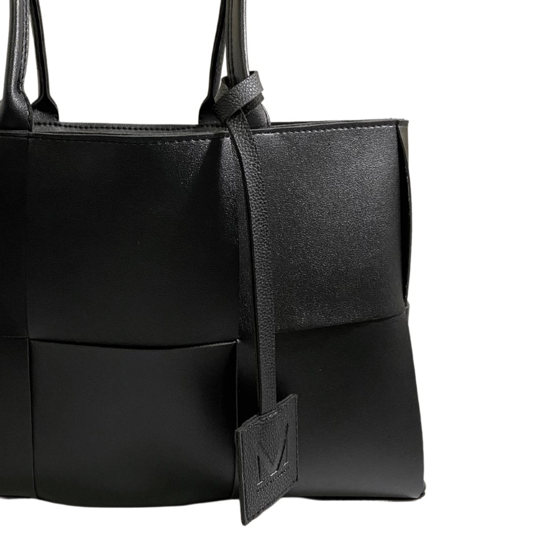 megat_sharezman's tweet image. Megat potong~
Megat jahit~
Megat jual beg~
•
Beg blh customise. Pilih nk warna apa.
•
Nk tgk harga, ukuran &amp;amp; design beg blh visit:
•
SocMed Kami: 👉 linktr.ee/megatsharezman
•
Atau DM Terus 👉 wa.me/c/60142451711