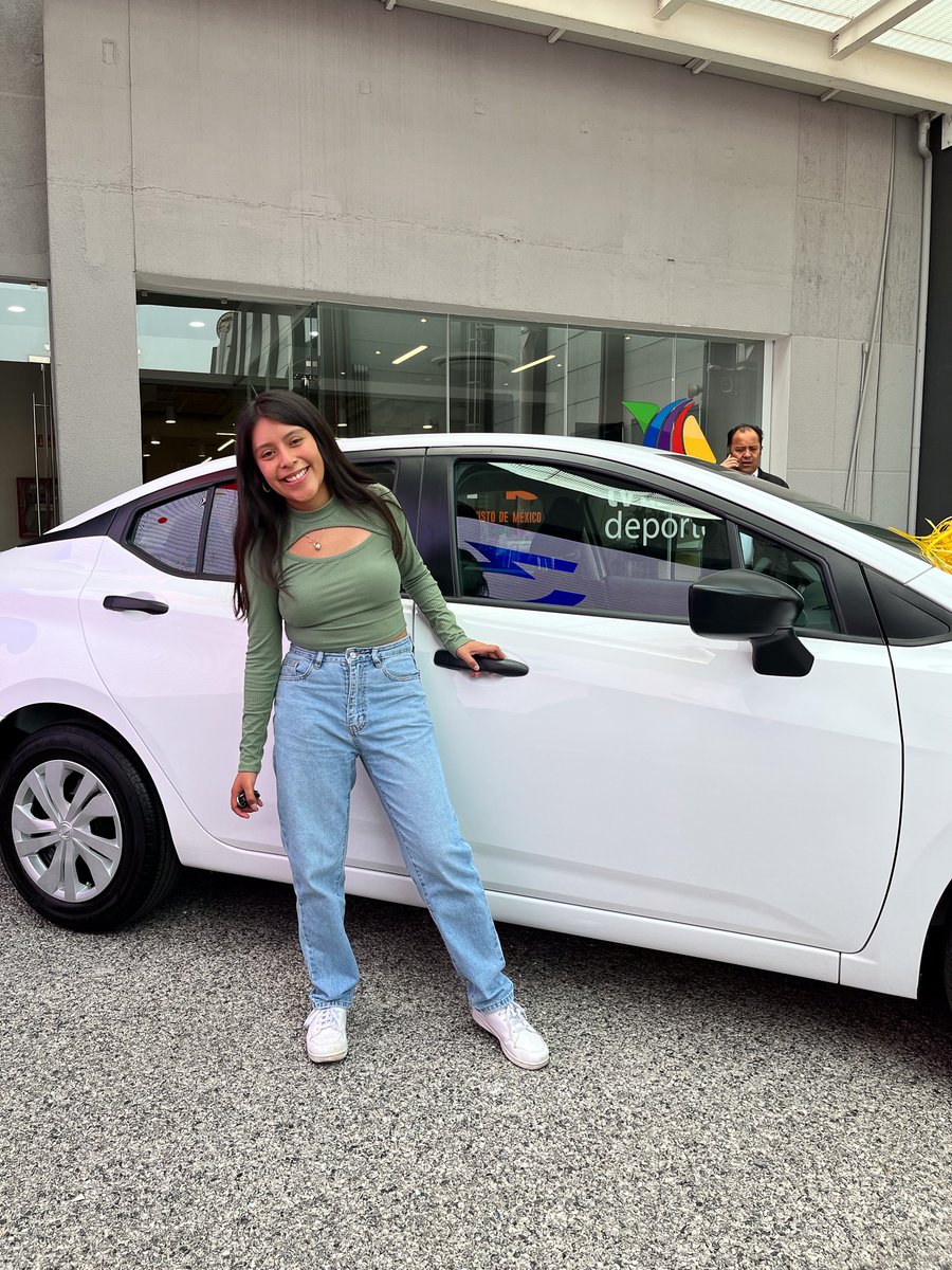 SalinasBenjamin's tweet photo. Lo prometido es deuda y los regalos por nuestros primeros 30 años en @Azteca siguen llegando. 
Ahora le tocó a Ruth, que con 21 años ya es dueña de un auto.
Si no se han registrado, háganlo ya en https://t.co/CmWrg50XUw porque vamos a seguir regalando muchas cosas más. https://t.co/omCat39nd8