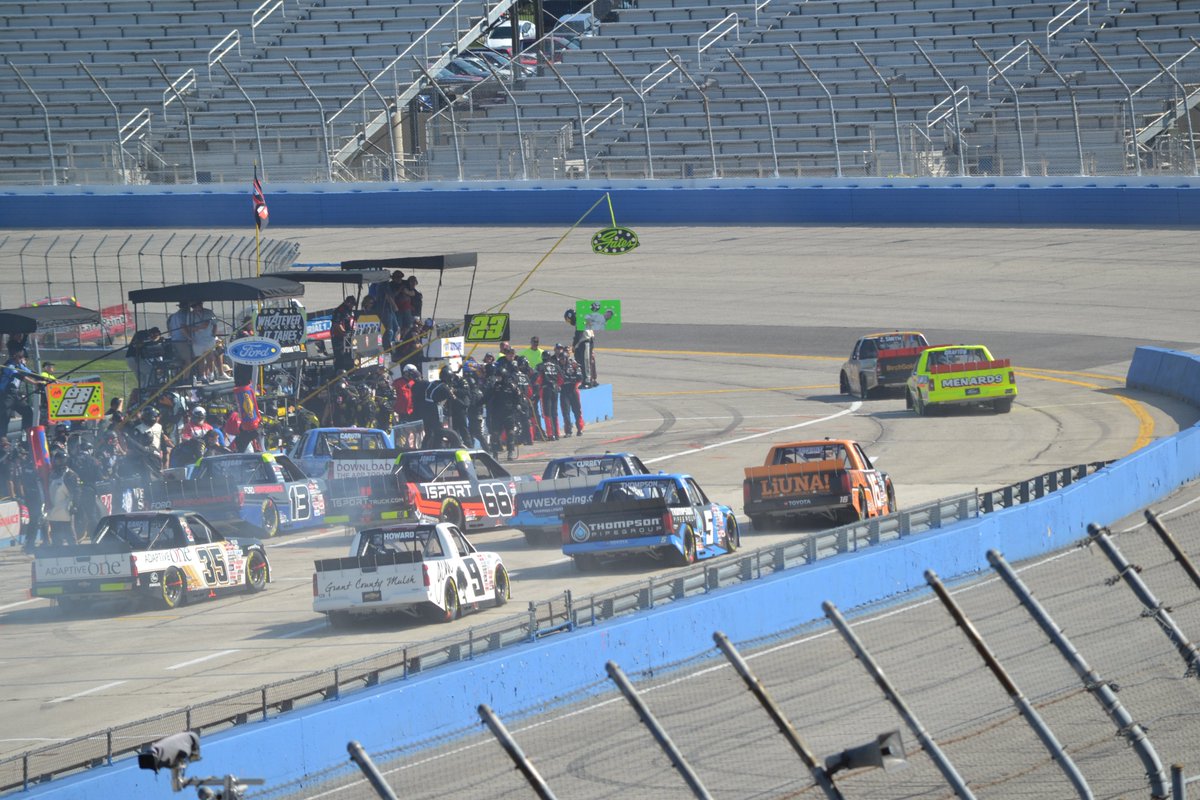 endernix84's tweet image. #NASCAR75 #cleanharbors175 #milwaukeemile Some of my favorite pics I took this weekend!