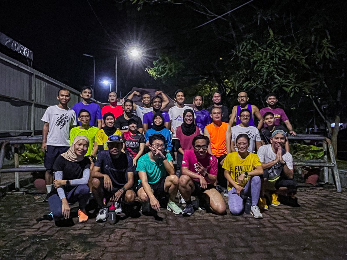 ajezzzzzzz's tweet image. slept late woke up late almost ffk I showed up anyway. 

#445AMSession with Kyserunkrew