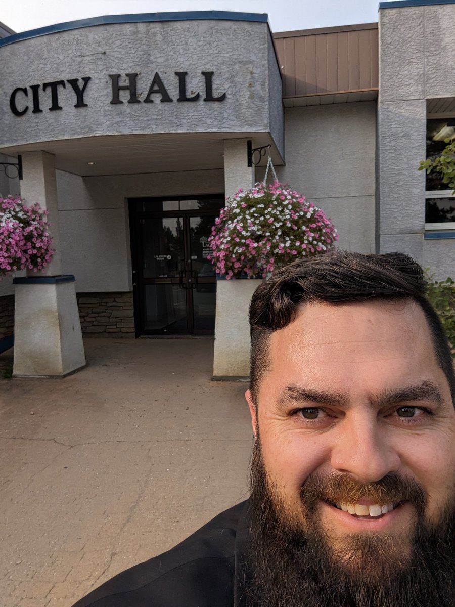 Sitting on the other side of the table at the @CityofLacombe council meeting tonight to talk about the value of an @FCM_online membership and the benefits you can bring back to your community. Thank you to Mayor Creasey and Council for this awesome opportunity!