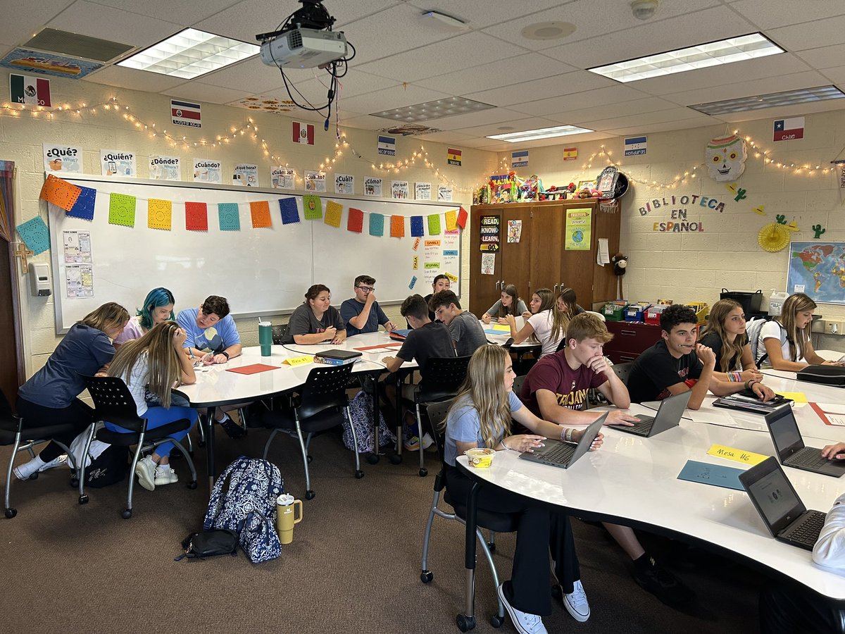 Haley_McL9's tweet photo. Today, Spanish 1 students participated in stations to show their prior knowledge & learn about the Spanish language & culture, while AP students brainstormed vocab they know & want to know for the six AP themes. #GetUpAndLearn #CaliforniaCan https://t.co/qU2QLNeseR