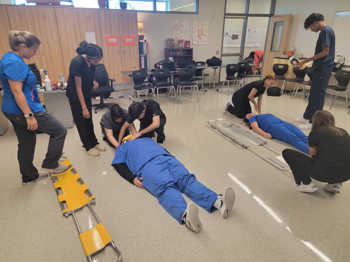 CtcHollenstein's tweet photo. Sports Medicine students learn how to spine board an injured athlete!  Lots of fun practicing... @HCTCWieseATC @Mrs_Reames @KimTraylor01 #HCTCready #EMSproud https://t.co/si1O81HDvf