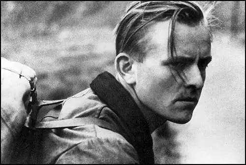 itsmelucasssss's tweet image. Even if they hadn&apos;t shared my anti-fascist sentiments, I&apos;d have joined the Nazi dissidents because a seemingly disproportionate number of them were cuh-uuuuute. #HansScholl #WilliGraf #ChristophProbst #ClausvonStauffenberg