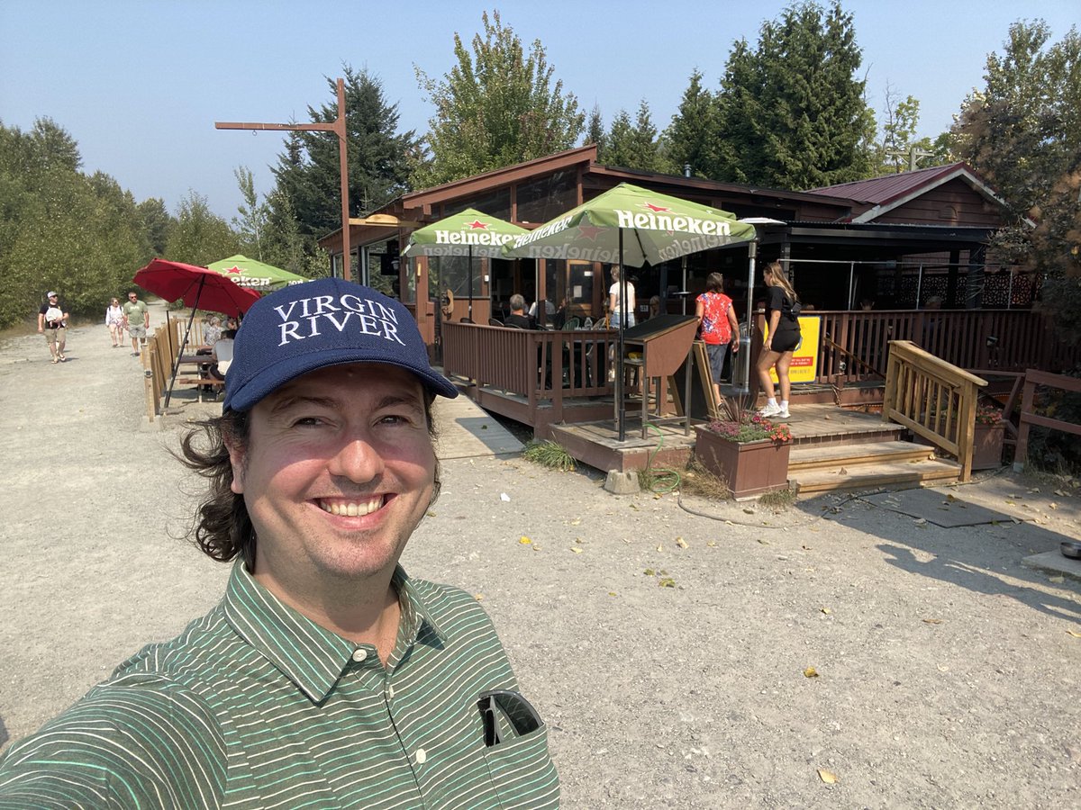 Count3D's tweet photo. Catching grub at my favourite bar in Virgin River… 10 days to go until VR Season 5 comes our! #virginriver #exploresquamish @WatershedGrill https://t.co/JiX6yJuPBL