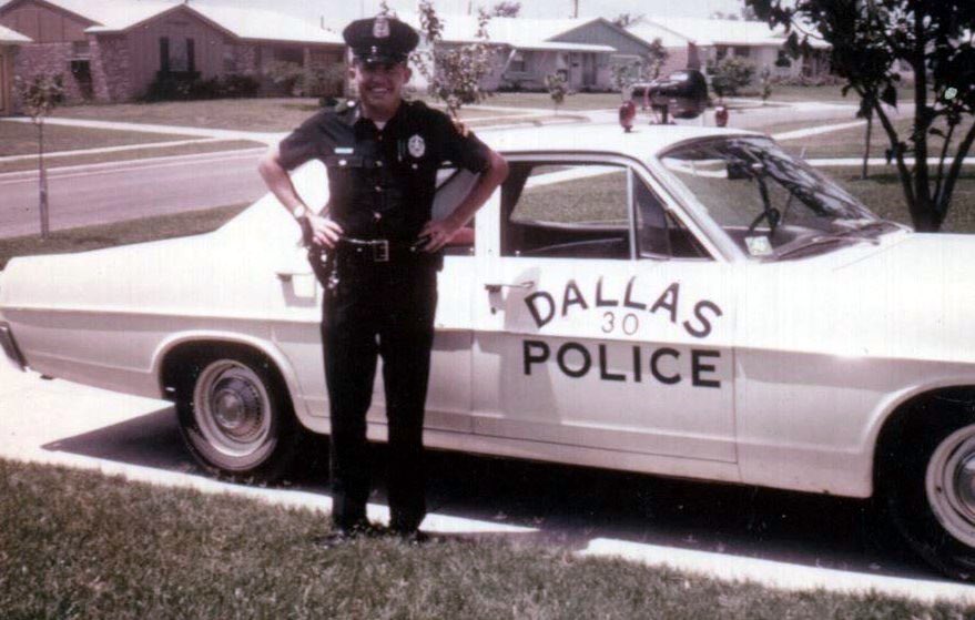 This man looks happy to be serving. @DallasPD @ATODallas #DallasTX #firstresponders #policelife #policehistory