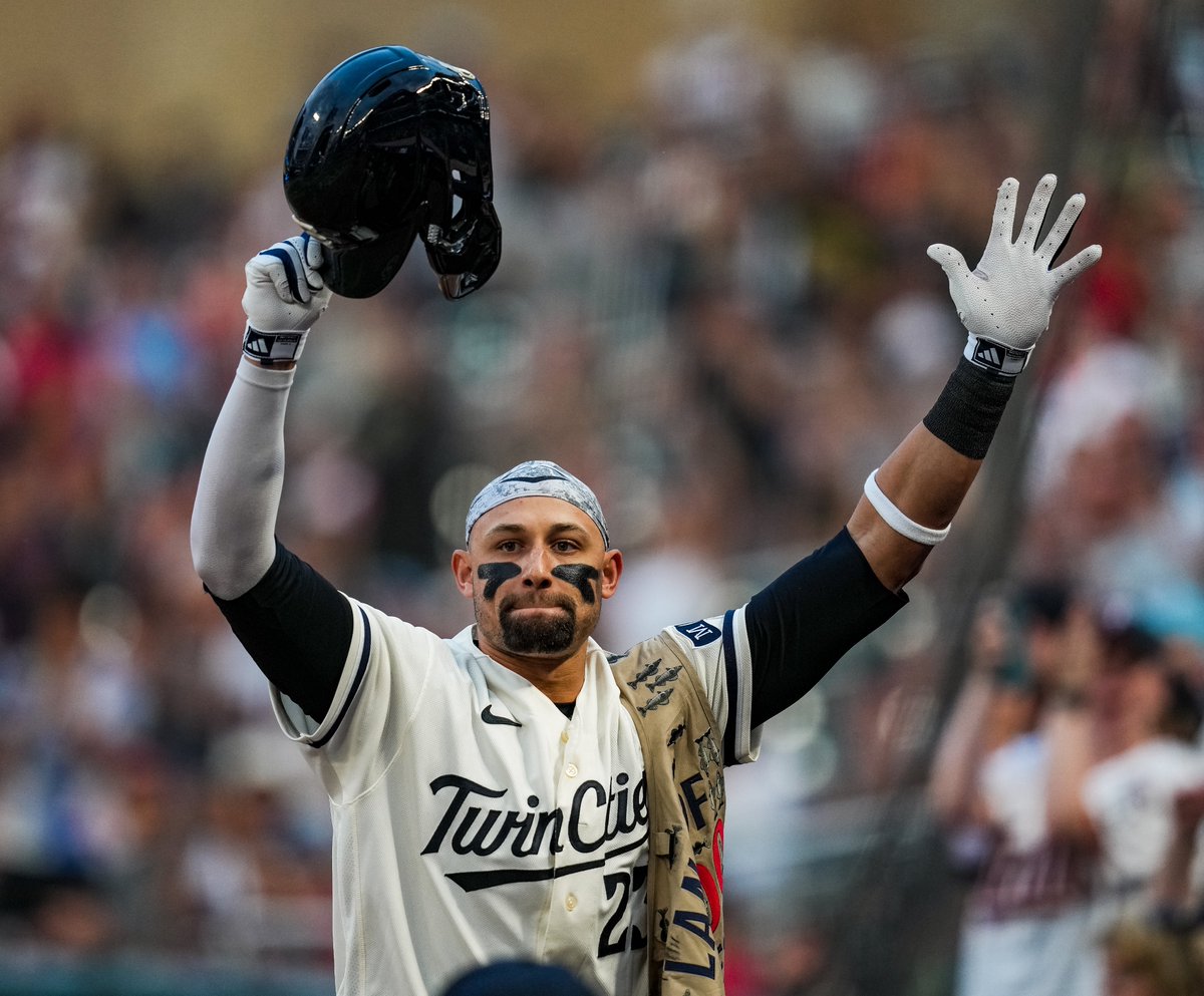 Twins tweet picture