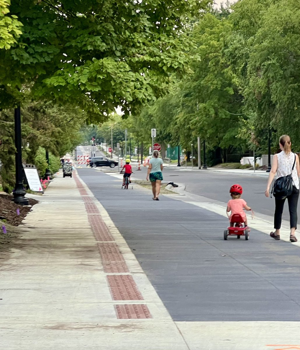 LauraGMitchell's tweet photo. If you build it, they will come. 

The Bryant Ave bikeway isn’t even open yet (street closed signs at the end of each block) but on a random weeknight every block had users - on motorized wheelchairs, on bikes, and very young kids. More of this everywhere @CityMinneapolis! https://t.co/TGzHjAYOfe