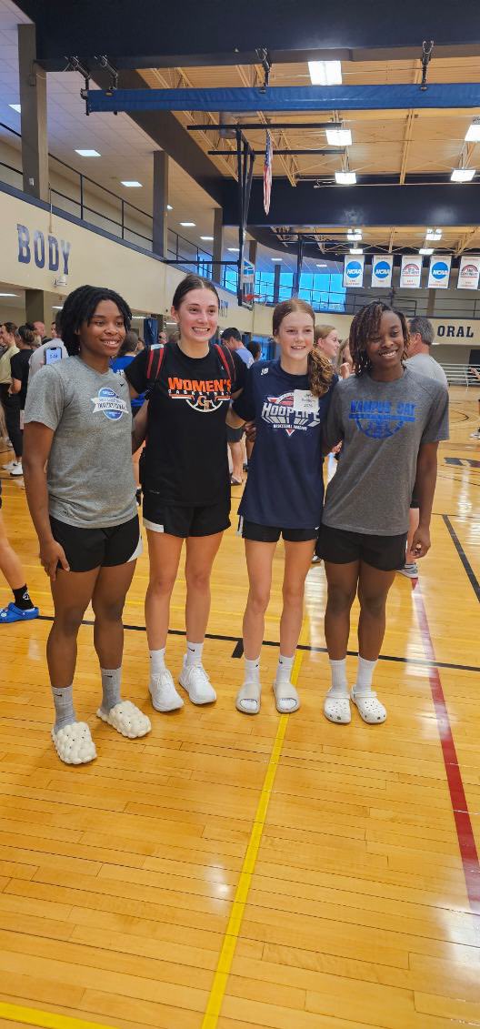 We had a great time at @ORUWBB Elite Camp! Thank you @BillAnnan for having us! I also enjoyed seeing my Hooplife teammates!