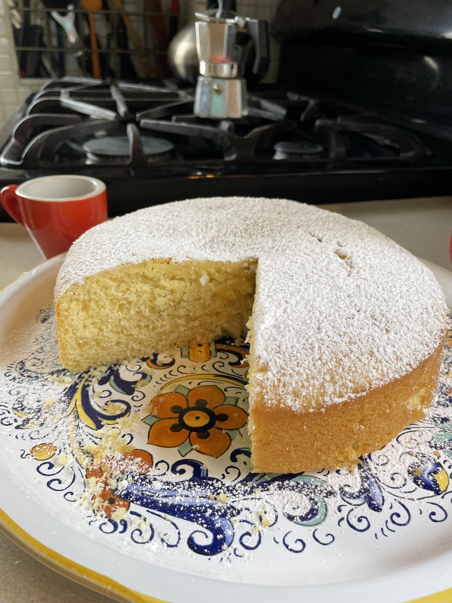 Tender and aromatic Italian Lemon Cake. Another perfect breakfast. Made with oil, and Italian vanilla- flavored baking powder ‘Pane Angeli’. 
#Marawriterbakes #italiancakes #lemoncake #breakfastcake #italianbreakfast #foodiechats  #Foodies #fdbloggers