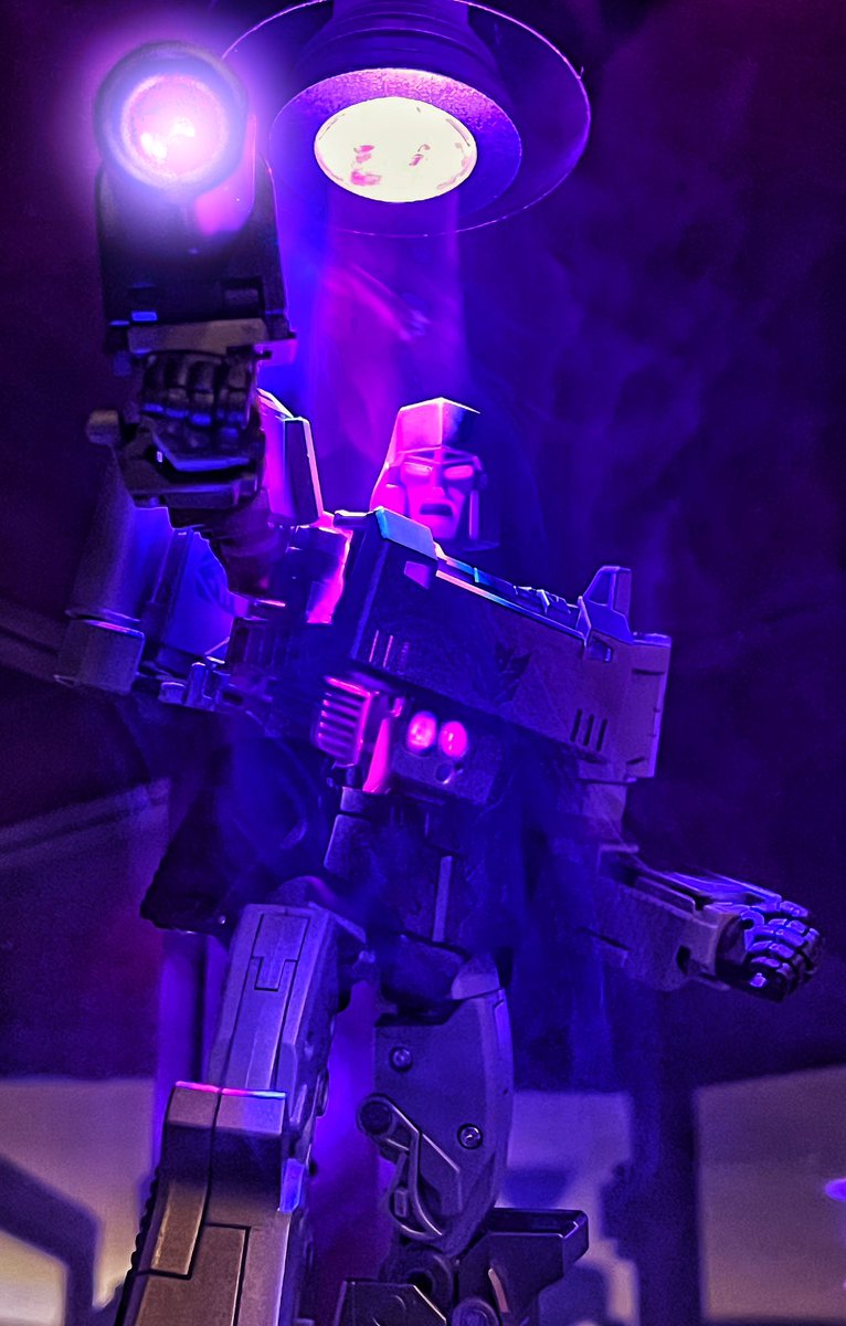 actionfigurejun's tweet photo. Another end to a #megatronmonday #megatron #starscream #transformers #masterpiece #transformersmasterpiece #autobots #decepticons #takaratomy  #actionfigures #actionfigurephotography #toyphotography #toyartistry #mytoyshots #acba #articulatedcomicbookart https://t.co/1bpu7r6ncs