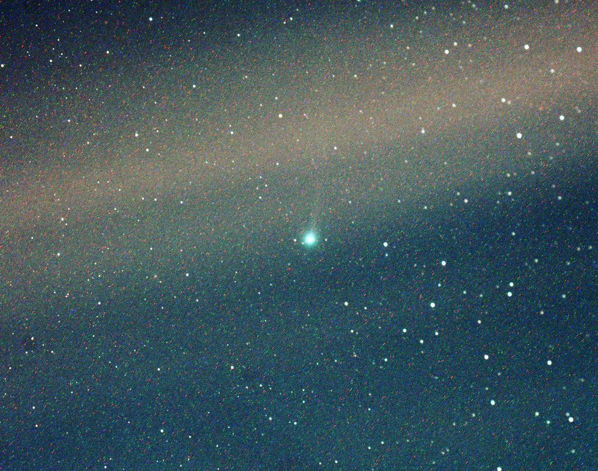 西村彗星　C/2023 P1 相変わらずの天気です、九州北部は、快晴がほぼずっと無いです

雲間から、はっきり伸びる尾をなんとか捕らえました　4:53 8/29 2023 JST

askar fra400 comet bp filter  asi294mc  sharpcap pro screen shot triming
ioptron gem28 

#c2023p1 #西村彗星