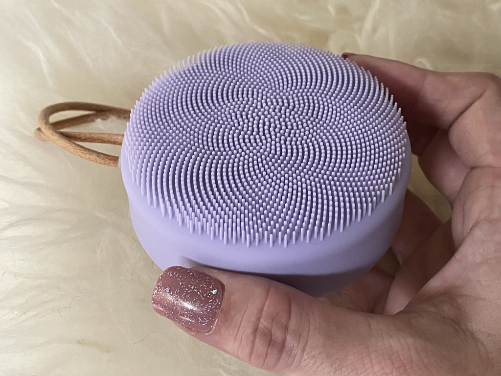 EmbraceBrisbane's tweet photo. Enter the FOREO Luna 4 Body, a device that promises to revolutionise your shower routines and make you say goodbye to your loofahs.

Read the full article: Break up with your shower loofah for this handy device
▸ https://t.co/9pwTxi0fp2

#loofah #EmbraceBrisbane https://t.co/nWRGLqKpKc