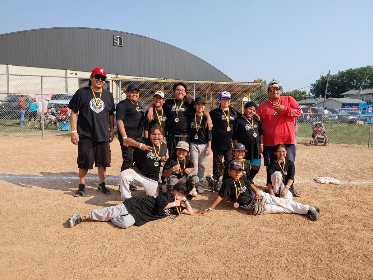 Big_G_09's tweet photo. #BashBros U11 #StandingBuffalo ๐ฆฌ #Takojas earning bronze ๐ฅ @fsinations @softballsask @SoftballCanada #Provincials ๐งก These underage players only 7 & 8 played some incredible ball @ many positions in their club's 5-1 record ๐ #goingplaces ๐ #athletes #sportislife ๐ ๐ ๐จ๐ฆ โพ https://t.co/oyFmxqcUhQ