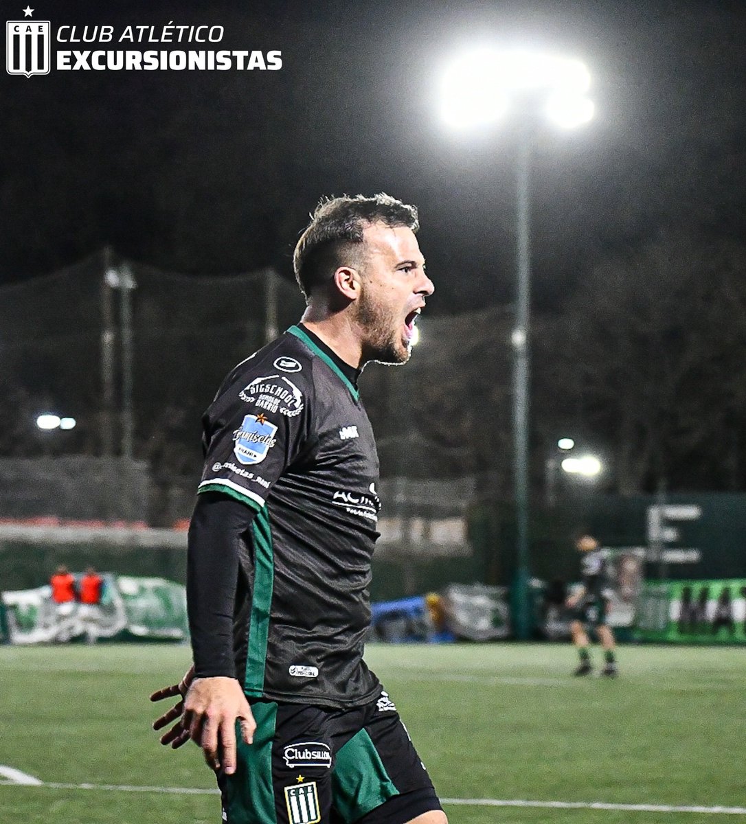ExcursioOficial's tweet photo. 🕛 46' ST

Final del partido

Con goles de Barrios, Galeano y Puleio el Verde se quedó con los tres puntos.

Excursionistas ️3️⃣-0️⃣ Victoriano Arenas 

La próxima fecha visitaremos a Deportivo Laferrere el domingo 3 desde las 15.30

📸 @lulibidegainph https://t.co/GrKUJ6UggC