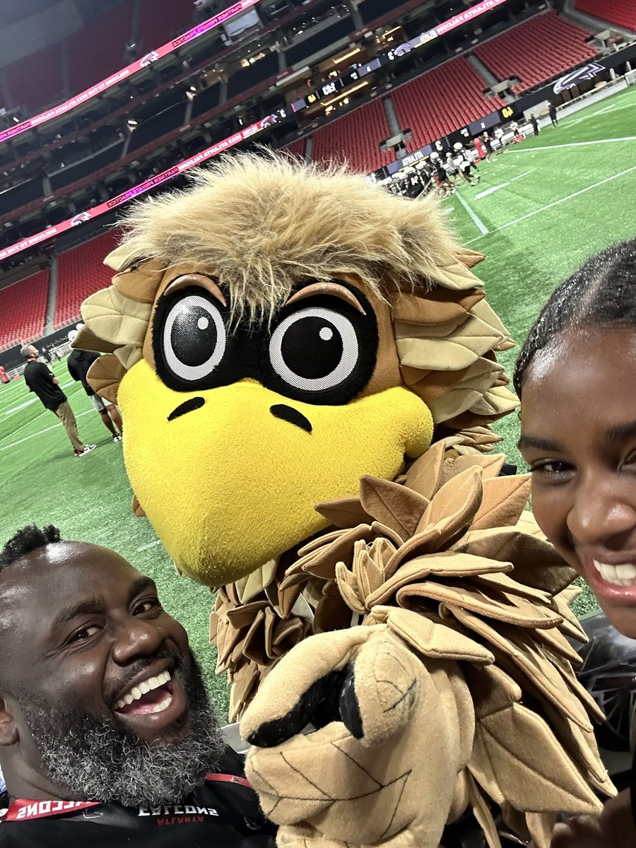 This is what it looks like when Southeast Elite &amp; <a href="/SoutheastStates/">Southeast States</a> come together! Thank you for the invite <a href="/MrsJaronfelder/">Jaron Felder</a>  <a href="/carawfields/">Cara Fields</a> <a href="/DuncNation1/">Mark Duncan</a>  <a href="/Dominators_1/">DeEtte W. Baker, MSML</a> #lifeatatt <a href="/ERBizSales/">East Region Business Sales</a> #atlantafalcons