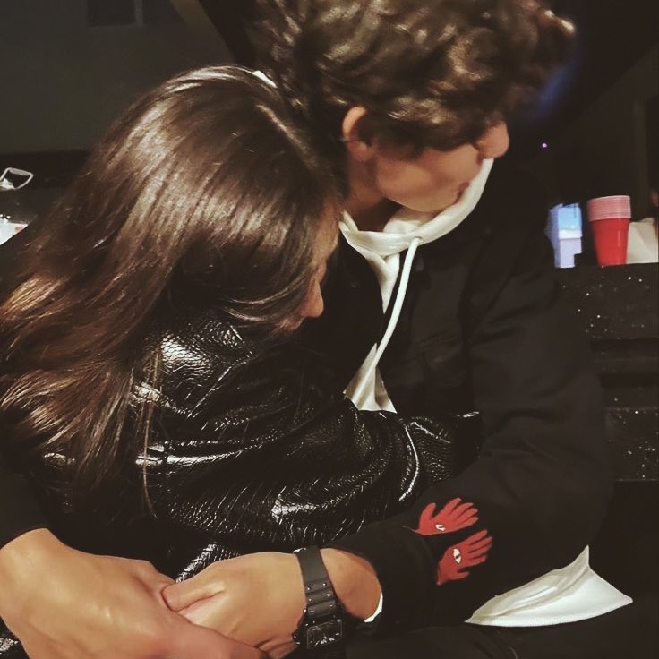 pegamucilon's tweet image. ᅠ
ᅠ
⸻  𝟐𝟐:𝟐𝟐 ; 𝐒𝐈𝐍𝐀𝐋 𝐃𝐎 𝐔𝐍𝐈𝐕𝐄𝐑𝐒𝐎!
⠀         ❝ maybe if you multiply the stars
⠀           of the galaxy with the likes of 
⠀           he ocean, plus the grains of 
⠀           sand, you get close to my love 
⠀           for you! minha fã .ᐟ  ❞

ᅠᅠ