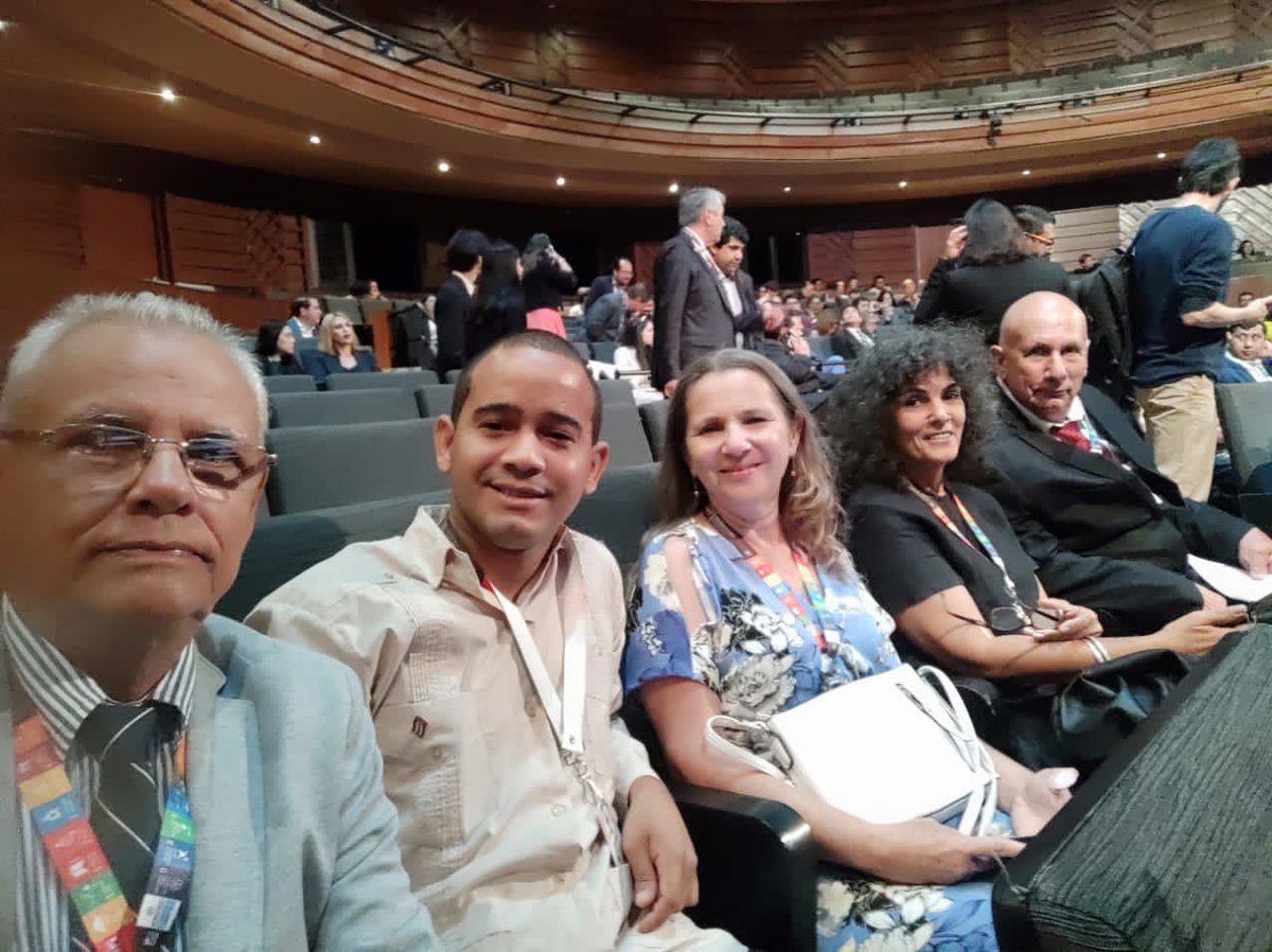 Delegación de #Cuba a la Cumbre Internacional del #Hábitat de América Latina y el Caribe
Preside la delegación el presidente del #INOTU; Raul Acosta Gregorich, la vice presidenta <a href="/AnelisMarichal/">Anelis Marichal</a>  y la directora de la Dirección General del OTU <a href="/IbisCuesta/">Ibis M. Menéndez-Cuesta González</a>.
 #Ley145 #CIHALC2023