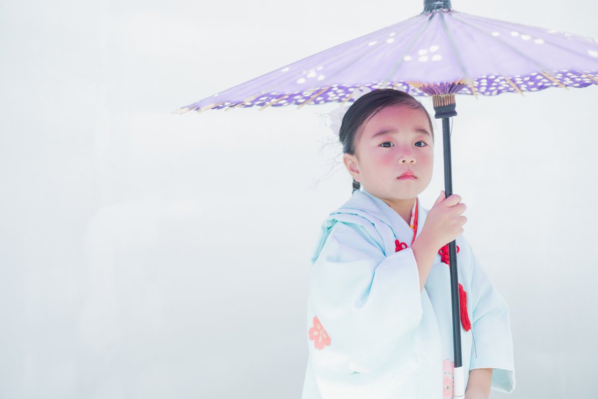 Dresses_studio's tweet photo. 気温だけでなく台風も気になる季節になってきました☔🌀当スタジオでは撮影日2日前 17時までにご連絡いただくと、撮影を延期できます！（1回まで無料です）
天候はもちろん、ご家族の体調などにあわせても調整します！ご安心くださいませ。　#福岡七五三 #福岡写真館 #櫛田神社 https://t.co/00lrwEh5ES
