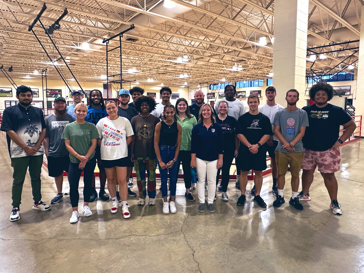 jpaquette07's tweet image. So very thankful to tonight’s @UIndySportMgt KINS 505 panelists! 

@lizwac07, @NCAA 
Jessie Benner, @NFHS_Org 
@Brubeckr, @UIndyAthletics 

Thank you for sharing your experiences &amp;amp; insights with our Sport Management masters students!