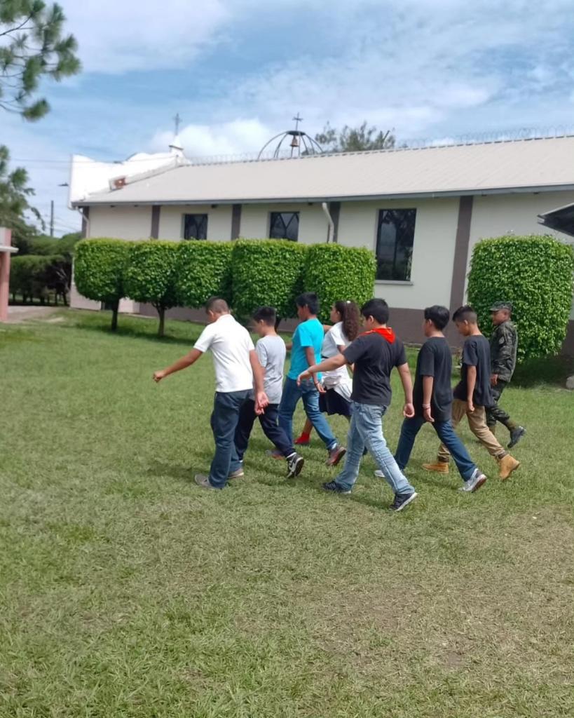 FFAAHN's tweet image. El 1er. Batallón de Ingenieros,  brindó apoyo a las Escuelas Estados Unidos, Sagrado Corazón, Renacimiento e Instituto Privado El Carmen en Siguatepeque, con la enseñanza de ejercicios de orden cerrado #EDOC como preparación previa a los 202 años de Independencia Patria.