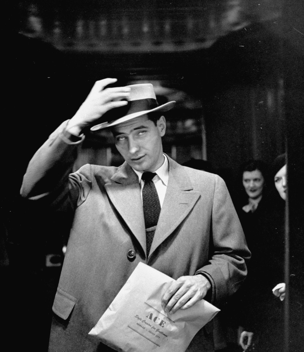 📸 Yale Joel. Hat Setter, 1946. #blackandwhitephotography