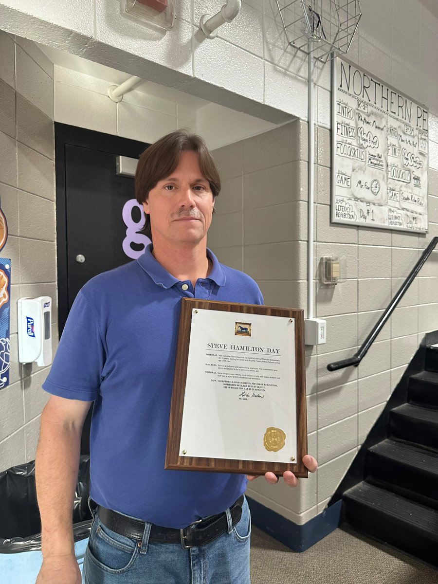 Today I presented Steve Hamilton lead custodian at @FCPSKY’s Northern Elementary with a proclamation making 8/28/23 #SteveHamiltonDay 38 yrs of service only 4 sick days. I wish others were there to show their support. Job well done, Steve! #District6 #LexingtonKY