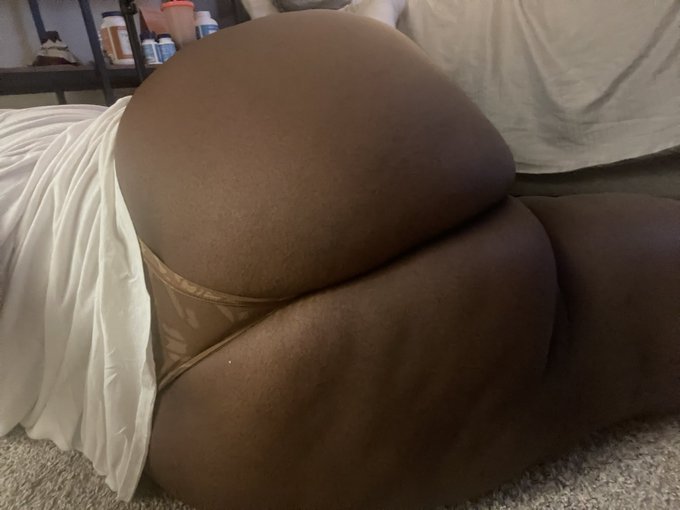 My ass has been looking stupid phat lately. I gotta keep up this gym flow https://t.co/jHCAi0AbXT