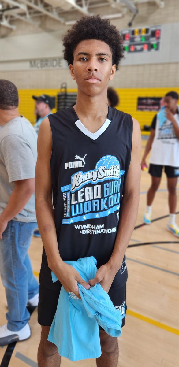 2023 @TheJetOnTNT/@FCPPangos Lead Guard Workout Notes: 6-5 2026 Malloy Smith (Mater Dei/Santa Ana CA) is starting to bloom as a young pass-first PG with length, savvy & terrific lead guard lineage (son of Kenny Smith). Outstanding upside! @FrankieBur @NBNMagazine @krystenpeek