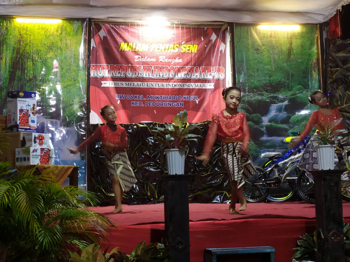 psi_dpdkotasmrg's tweet photo. Bro Narendra Keswara hadir memenuhi undangan warga dalam rangka memperingati Perayaan HUT Republik Indonesia bersama warga RW 6 Kel.  Muktiharjo Kidul, Kec. Pedurungan
@psi_id @psi_jawatengah @kokokdirgantoro @Andy_Budiman_ @elchanatmadja @yulizuardirais @MikhaRDK @bayu_romawan https://t.co/dQ5icsm8nV