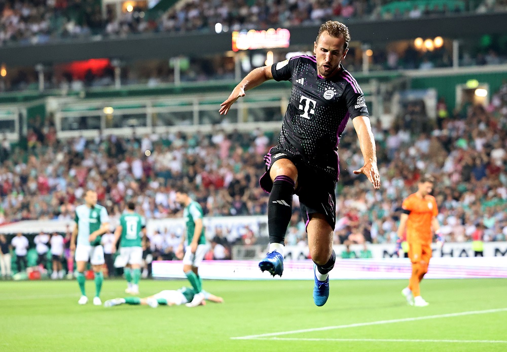 BremenBrasil's tweet photo. "O clima em Bremen era inacreditável, muito diferente da Premier League. Foi um jogo do campeonato mas parecia uma grande noite europeia, como um jogo da Liga dos Campeões".

Harry Kane rasgando elogios ao ambiente do Weserstadion, reconhecidamente um dos melhores da Alemanha. 💚 https://t.co/7nvzYWYA8t