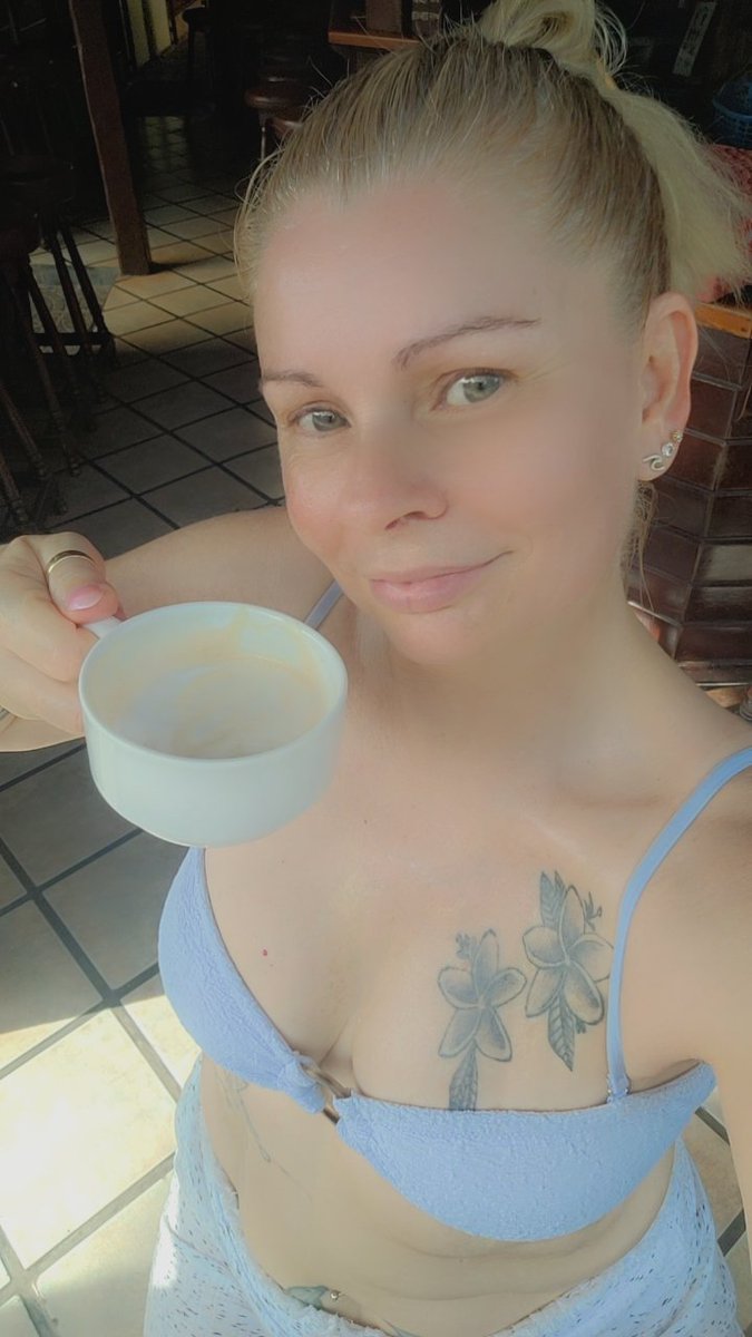 CMinxx's tweet photo. So, of course, I met an english speaking local on my beach walk and recommended
#Theislander yaya best normal tasting cappuccino ☕️
And yes, drinking coffee dressed like this, ha ha, it's bloody warm https://t.co/8dkGPLjWQm